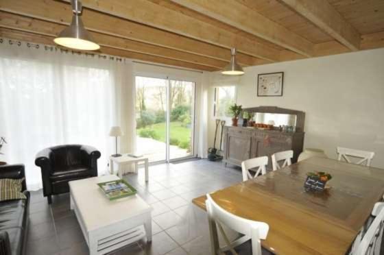 Un Jardin En Pente Douce Villa Locquenole Ruang foto
